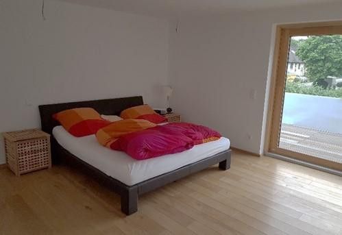Renoviert & provisionsfrei: Lichtdurchflutete, moderne Villa auf Traumgrundstück – Elternschlafzimmer