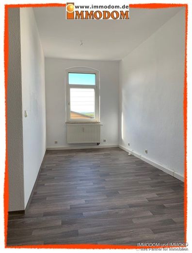 +++ Kleine gemütliche 2-Zi.-Wohnung mit Küchenmöbel in ländlicher Idylle und dennoch zentral +++ – Wohnzimmer