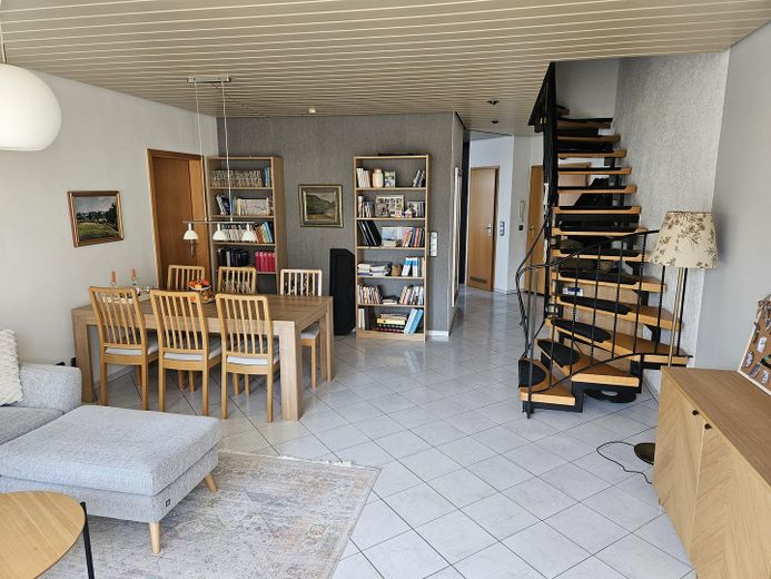 Wohnzimmer und Esszimmer 