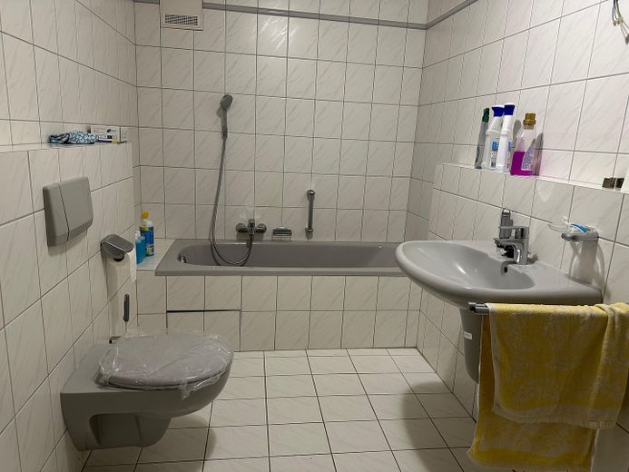 Gepflegtes Zweifamilienhaus in ruhiger Wohnlage in Karlsruhe Palmbach – Bad Einliegerwohnung EG