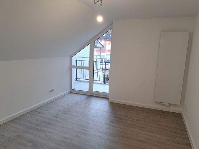 Moderno appartamento mansardato con 2 locali in centro – Schlafzimmer
