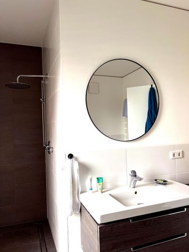 Modernes Neubau-Apartment mit großzügigem Balkon / Berlin-Stralau – Bad