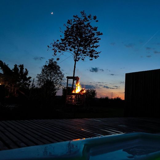 Poolabend mit Feuer