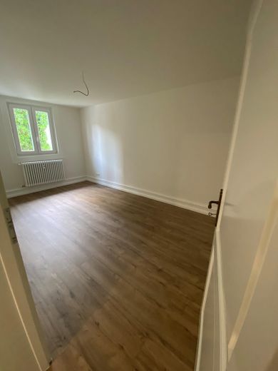 Modernisierte 4 Zimmer/Kü/Bad/Gäste WC in zentraler Kurparklage – Schlafzimmer 1
