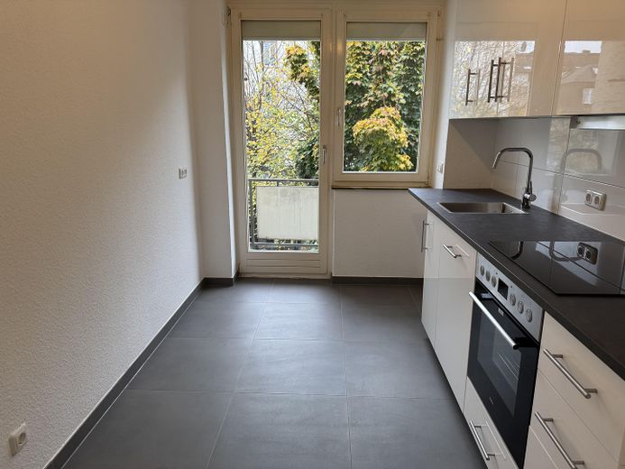 Encantador y amplio apartamento de 2 habitaciones con balcón en una ubicación privilegiada en Berger Straße. – Foto 21