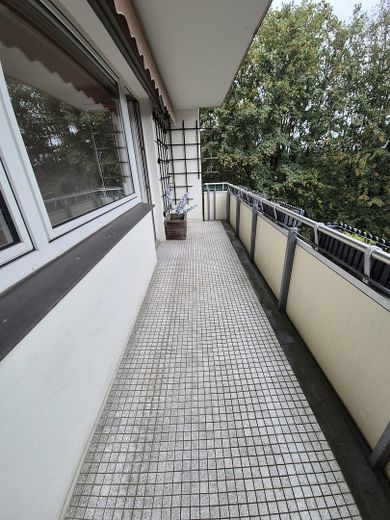 Sonnige Maisonettewohnung – Balkon links