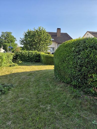 Helle 3-Zimmer-Erdgeschosswohnung mit Balkon und Garage in ruhiger Lage von Horn-Bad Meinberg – Garten des Hauses 2