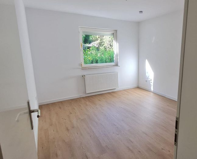 Schönes Haus im Grünen mit Garten & Garage in Berlin Kaulsdorf – Schlafzimmer Erdgeschoss 