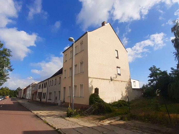 Beziehbares Haus mit Garten, Gartenhaus, Carport und Doppelgarage - auch für größere Familien – फोटो 1