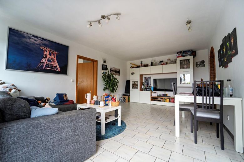 gepflegte 3-Raum-Wohnung mit Balkon – Wohnzimmer aus Sicht Balkon