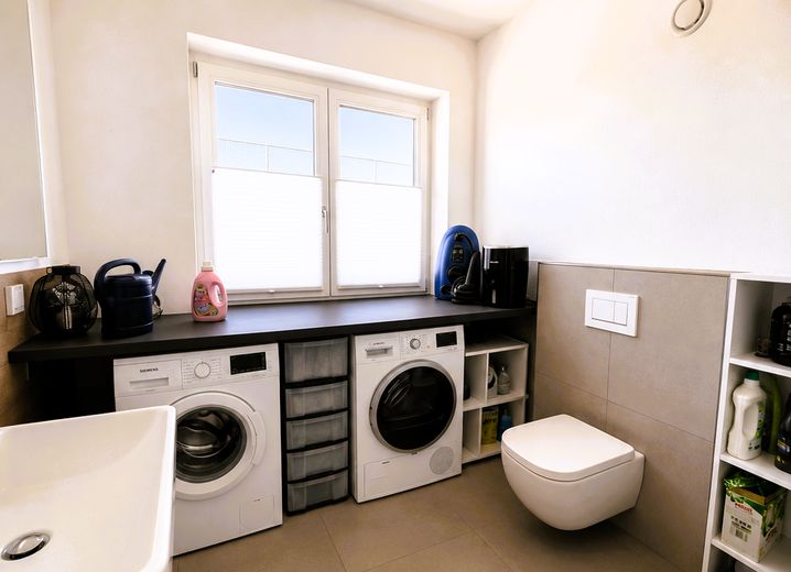 Esclusiva casa unifamiliare KFW 40+ con appartamento indipendente e ampio giardino – Kinderbad 