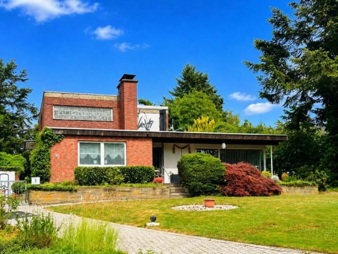 Huis met groot perceel in Wassenberg - veel potentieel voor klusser – Foto 1