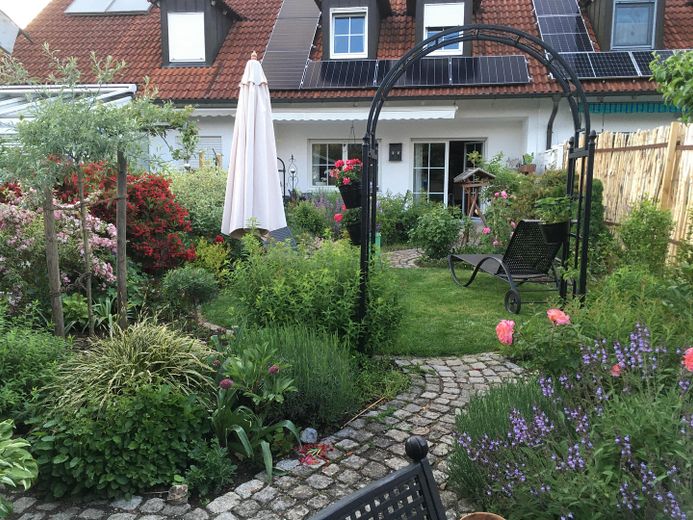 Garten - Blick zum Haus