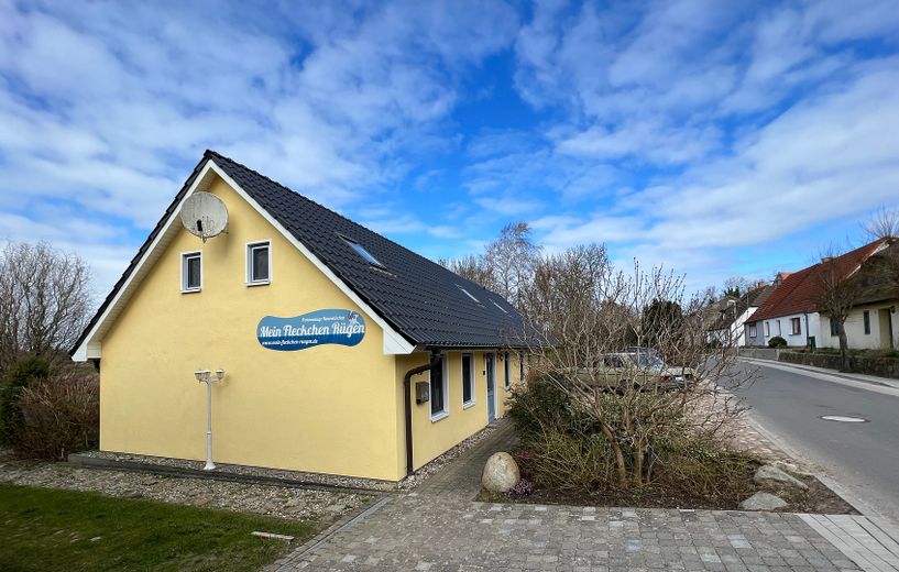 Ferieninvestment + Lebensperspektive + Land auf Rügen – Straßenseite  26.03.2023 