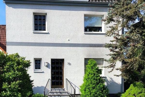 Charmantes Zweifamilienhaus sucht neuen Eigentümer!