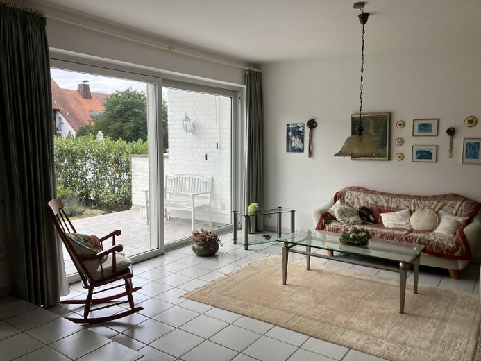 Wohnzimmer mit Zugang Terrasse