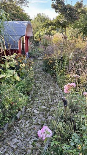 Jasny, energooszczędny dom jednorodzinny w spokojnej lokalizacji na obrzeżach Ansbach – Gartenweg zur Sauna