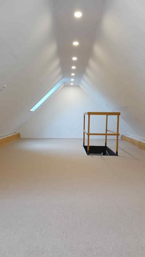 Bellissimo appartamento di 2 locali più studio e posto auto sotterraneo a ER-Tennenlohe – Dachstudio 2