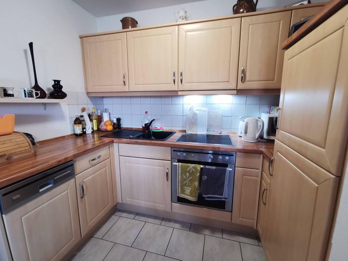 Komplett neu renovierte 2-Zimmer Wohnung im 1.OG mit Balkon – Küche