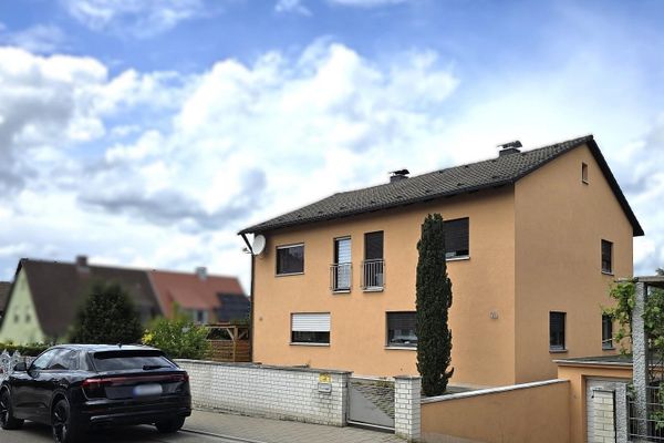2 bliźniacze połowy domu + oddzielna działka o powierzchni 303 m², na łącznie 739 m²