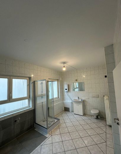 Wohn / Geschätshaus am Bahnhof/Fußgängerzone – Wohnung 1. OG (Saniert 12.25)