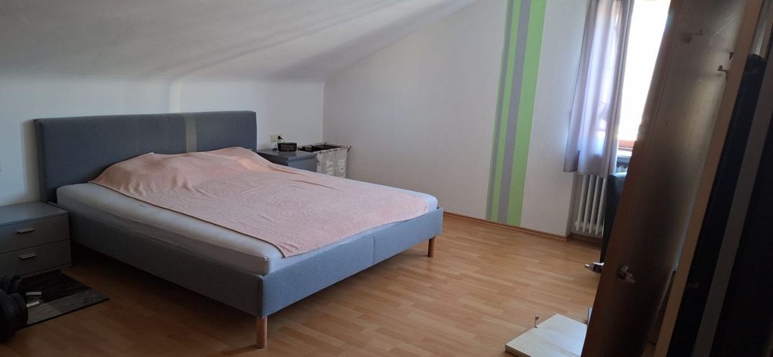 Helle 3-Zimmer Dachgeschosswohnung mit Südbalkon und Weitblick in Reutlingen – 057069e7-3499-409e-94c0-0a02eae14e9e