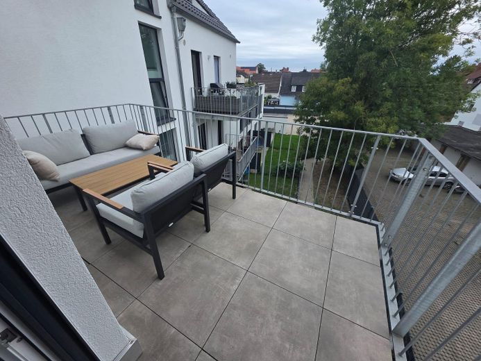 Moderne 2-Zimmer-Wohnung mit Balkon & Loggia, EBK und Stellplatz in Hannover-Anderten – Grosszügiger Balkon