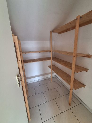 Zentral gelegene 4-Zimmer Maisonettewohnung mit 70m² Dachterrasse und Tiefgaragenstellplatz – Abstellkammer