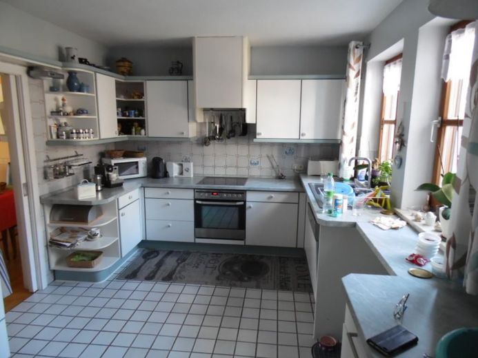 Spaziosa casa a schiera di testa, ammodernata con materiali di alta qualità, parzialmente arredata – Kü UG