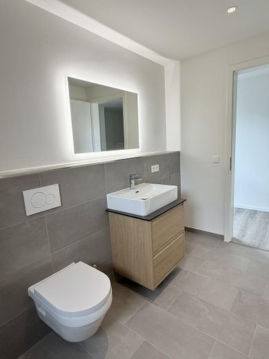 Stadtnah & naturnah: moderne, energieeffiziente 2-Zimmer-Neubauwohnung nahe Hamburg mit Smart Home – Duschbad