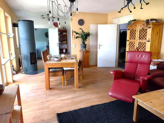Sonniges Einfamilienhaus – Wohnzimmer2