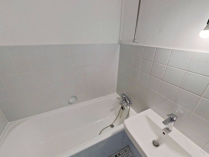 Schön geschnittene 2-Zimmer-Wohnung mit großem BALKON – Ansicht I: Bad