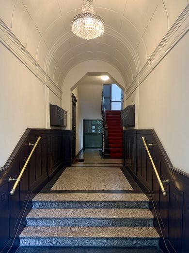 Über den Dächern von Schmargendorf – großzügige Maisonettewohnung mit Galerie & Dachterrasse – Eingang 