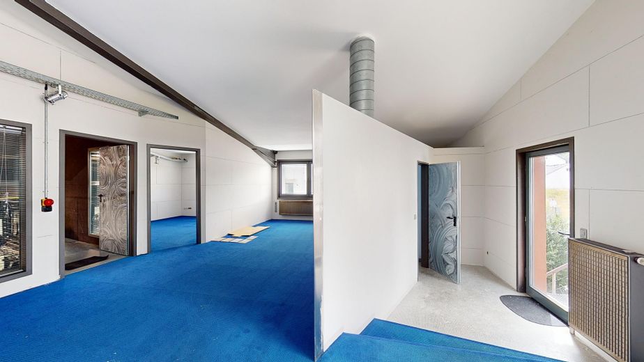 Einzigartig im Umkreis: 278m² Design-Loft-Halle + 100m² Büro-Obergeschoss, genehmigt als Wohnraum – Räume im Obergeschoss
