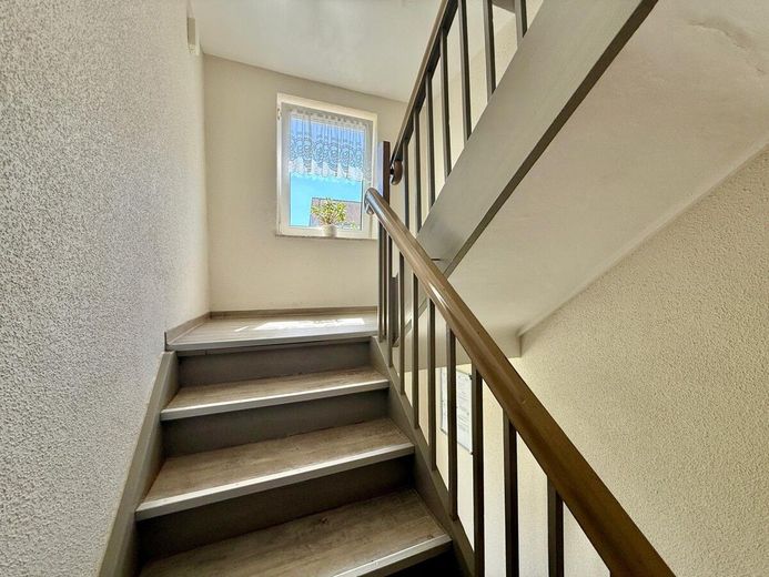 HORN IMMOBILIEN++ Neubrandenburg, 3-Raum Eigentumswohnung im beliebten Wohnviertel -vermietet- – Hausflur