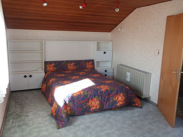 Preissenkung Mehrgenerationenhaus Provisionsfrei VB – Zimmer DG