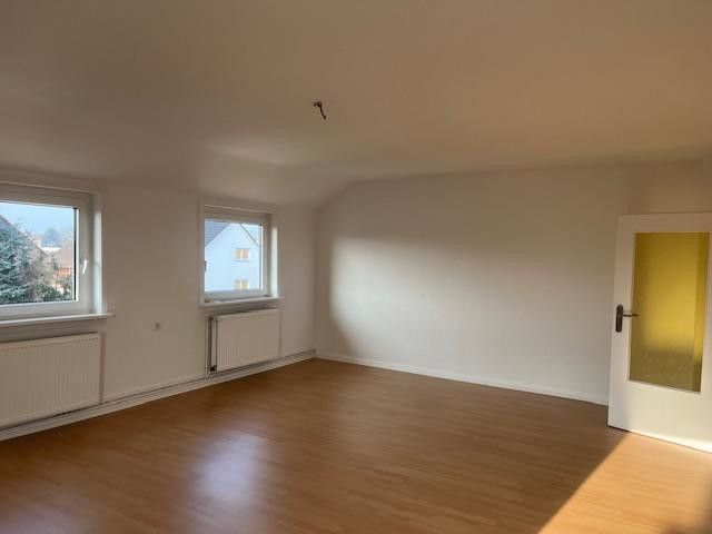 Lichtdurchflutete charmante 3 Zi-DG-Whg. renoviert-in bester grüner Lage - – Foto 2