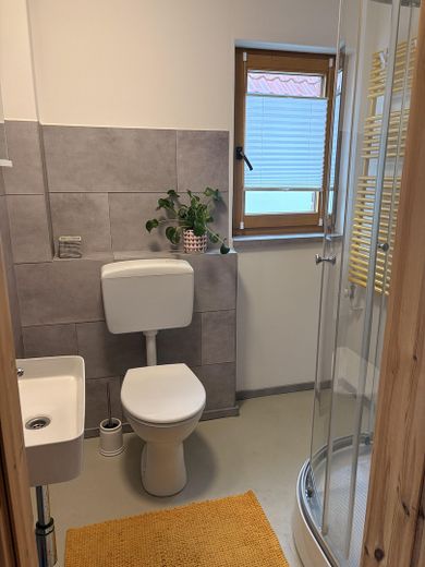 Exklusives Wohnhaus im Seebad Altefähr auf Rügen – Bad im 1. OG