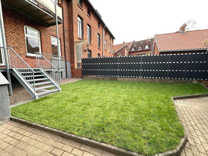 Lüneburg 2,5 Zimmer Wohnung mit eigenem Garten, zu Fuß in nur 5 Min zum Marktplatz. – Garten 1