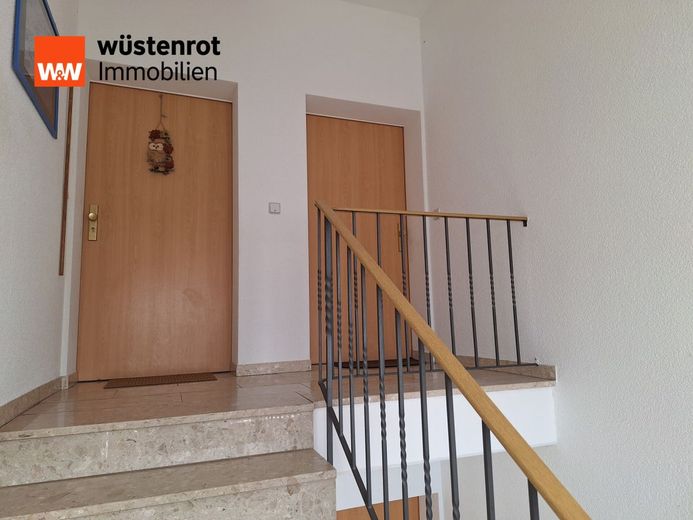 Exklusive Maisonettewohnung mit Garage in bester Lage von Lutherstadt Wittenberg zu verkaufen – Tür rechts zur Wohnung