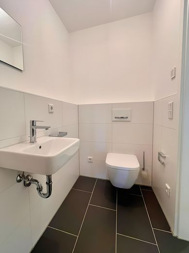 Provisionsfei: bezugsfreie, 3-Zimmer plus - KfW-55-Standard – Gäste-WC