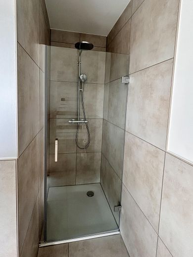 Luxus-Maisonette mit eigenem Eingang | Erstbezug | Klimaanlage | Wallbox | Einbauküche | 2 Bäder – .. mit 2. Luxus-Regendusche