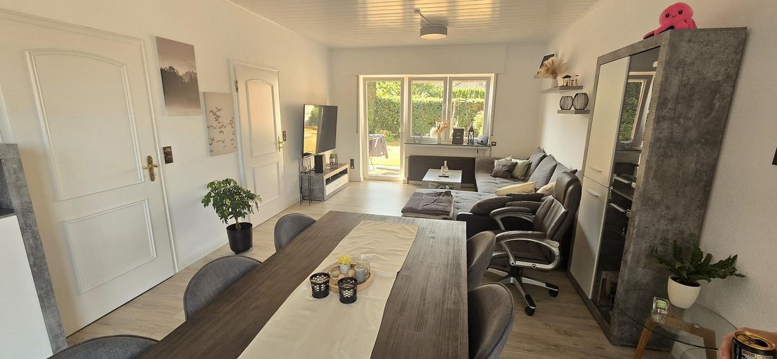 Schöne Einliegerwohnung im Erdgeschoss mit Garten in Vechta – Wohnzimmer