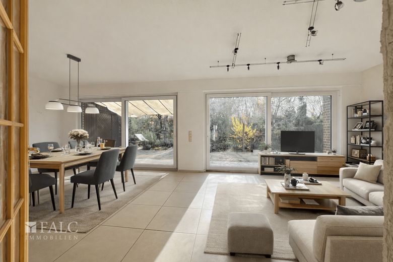 Familientraum in Schermbeck: Energieeffizient wohnen mit Photovoltaik &amp; Solarthermie! – Beispiel KI Wohnzimmer