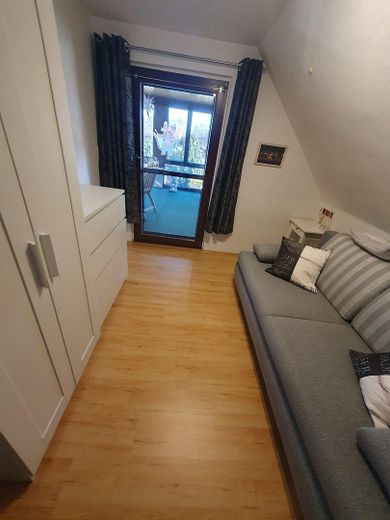 Von Grund auf sanierte Doppelhaushälfte mit herrlichem Atelier und schön angelegtem Garten – Gästezimmer 2 DG
