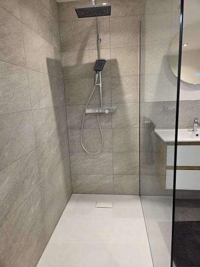 Möblierte 2Z-Wohnung im Zentrum - Wohnen auf Zeit ab 1.11 – Dusche