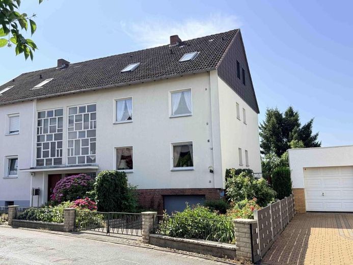 Seelze-Velber: Solide DHH mit 2 Wohneinheiten auf einem Erbbaugrundstück mit günstigem Erbbauzins – Foto 1