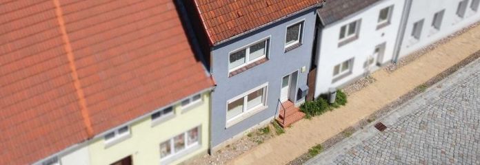 Altstadtjuwel mit Innenhof: RMH inklusive Dachterrasse, Sauna & viel Wohnfläche