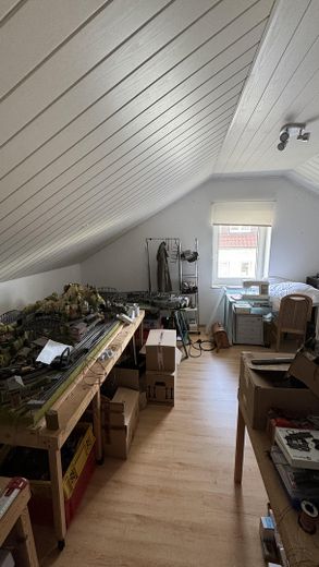 Grosses Einfamilienhaus in zentraler Lage – Studio