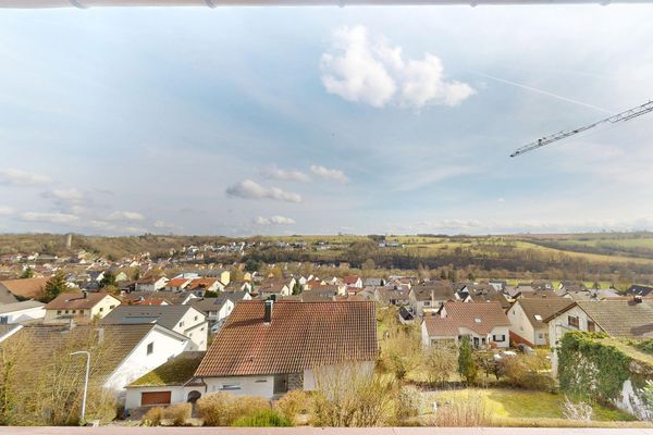 Casa unifamiliar independiente en ladera con hermosa vista sobre Neudenau-Herbolzheim